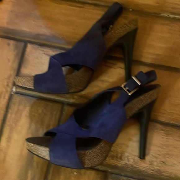 Gorgeous navy suede heels - Picture 3 of 3